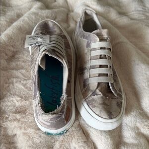 Blowfish Women's Camouflage Tan Sneakers